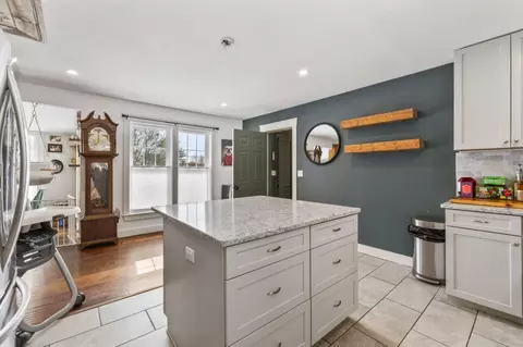 Entry Way - 12 Middlesex Rd, Topsham, ME 04086 photo 5 of 11