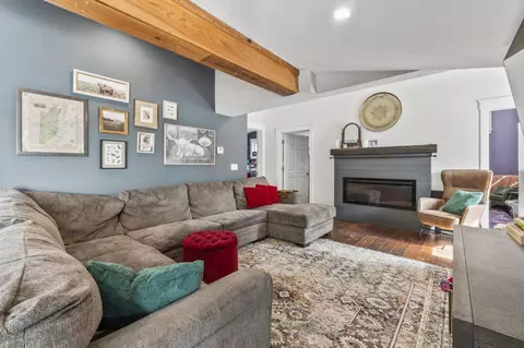 Living - 12 Middlesex Rd, Topsham, ME 04086 photo 1 of 3