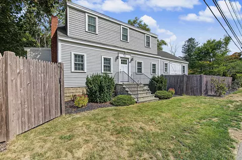 121 Bucknam Rd, Falmouth, ME 04105