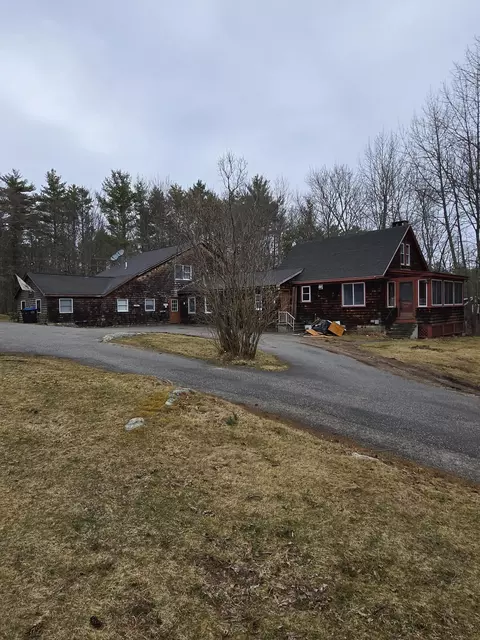 25 Falmouth Rd, Falmouth, ME 04105