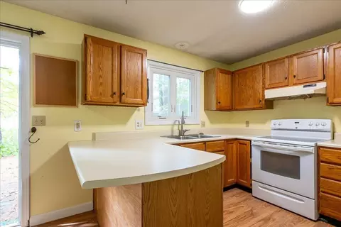 Kitchen - 21 Pine Hill Dr #21, Bath, ME 04530 photo 4 of 5