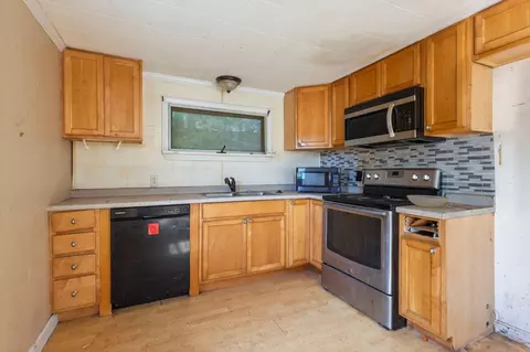 Kitchen - 520 Harrison Rd, Naples, ME 04055 photo 2 of 2