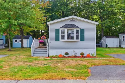 46 Woodside Dr, Lisbon, ME 04250
