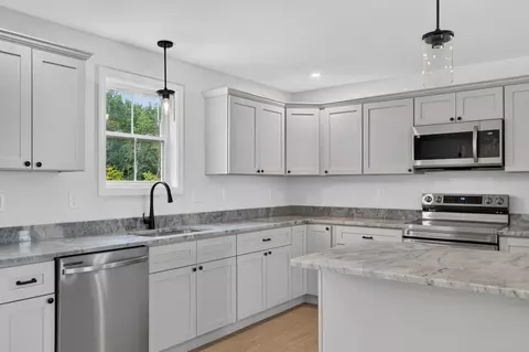 Kitchen - 17 Home Field Dr, Limerick, ME 04048 photo 2 of 3