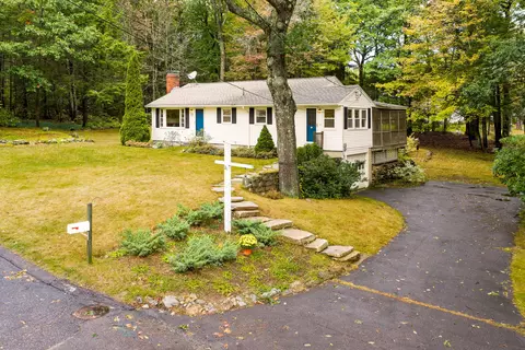 21 Carmichael Ave, Falmouth, ME 04105