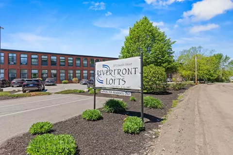 30 Lincoln St #211, Westbrook, ME 04092