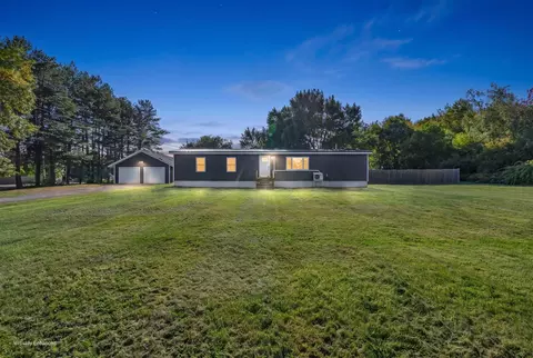 587 Main Rd, Eddington, ME 04428