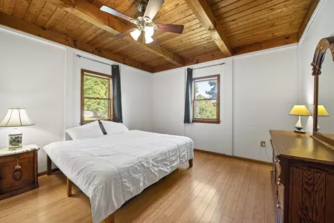 Bedroom - 353 E Side Rd, Boothbay, ME 04537 photo 1 of 6
