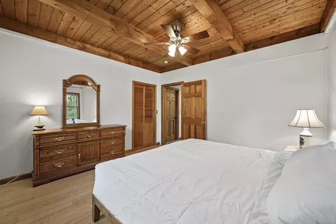 Bedroom - 353 E Side Rd, Boothbay, ME 04537 photo 2 of 6