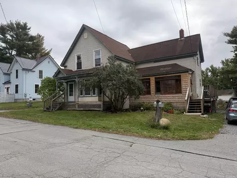 145 Davis St, Pittsfield, ME 04967