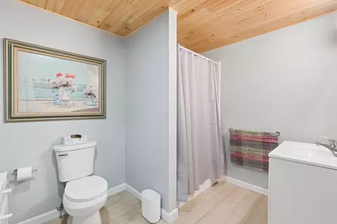 Bath - 11 Chickadee Ln, Readfield, ME 04355 photo 2 of 3