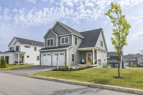 8 Waxwing Ln, Falmouth, ME 04105