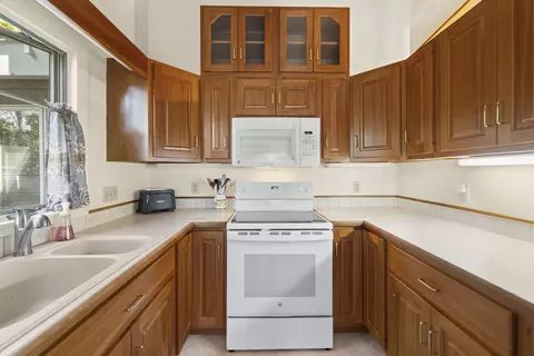 Kitchen - 18 Duncan Rd, Augusta, ME 04330 photo 2 of 5