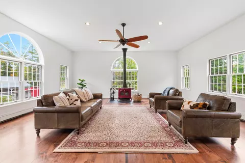 125 Loring Ln, Pownal, ME 04069
