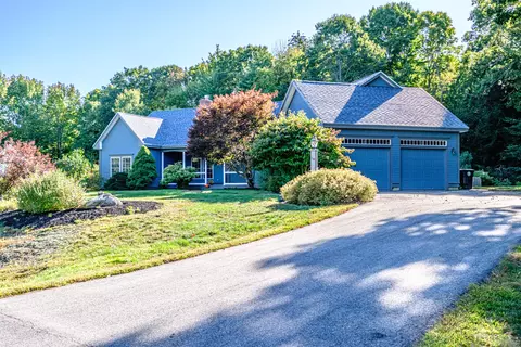 19 Country Crk, North Yarmouth, ME 04097