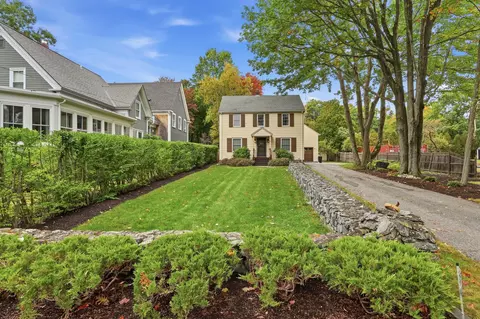 284 Foreside Rd, Falmouth, ME 04105