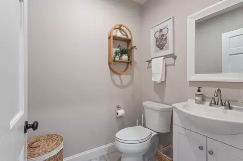 Bath - 12 Kendall Ln #B, Freeport, ME 04032 photo 1 of 3