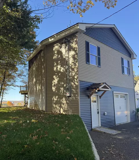 33 Pearl St, Lewiston, ME 04240