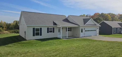 32 Meadow Dr, Waterville, ME 04901