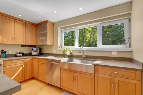 Kitchen - 55 Intervale Rd, Freeport, ME 04032 photo 5 of 7