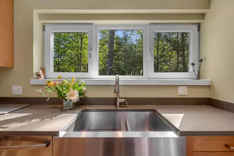 Kitchen - 55 Intervale Rd, Freeport, ME 04032 photo 6 of 7
