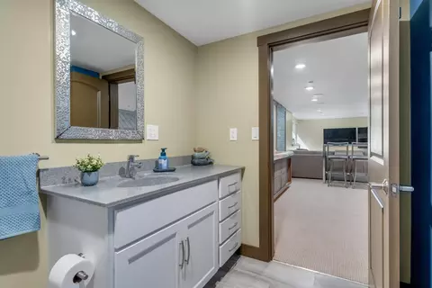 Bath - 55 Intervale Rd, Freeport, ME 04032 photo 5 of 6