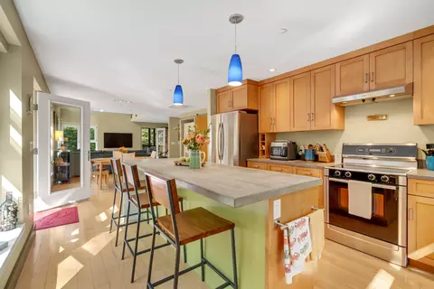 Kitchen - 55 Intervale Rd, Freeport, ME 04032 photo 3 of 7