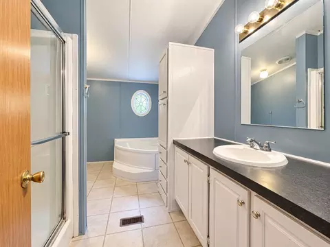 Bath - 2126 State Rd, Eliot, ME 03903 photo 1 of 3