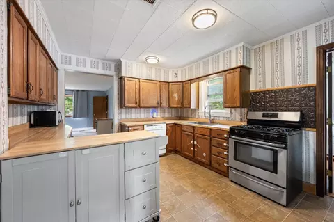 Kitchen - 4937 Bennoch Rd, Lagrange, ME 04453 photo 3 of 4