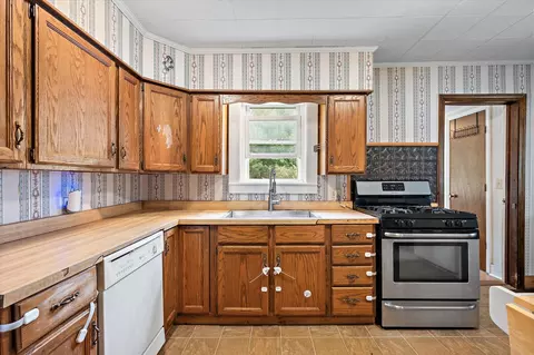Kitchen - 4937 Bennoch Rd, Lagrange, ME 04453 photo 2 of 4