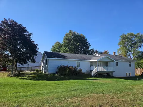 7 Land St, Skowhegan, ME 04976