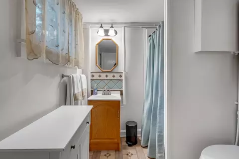 Bath - 986 Arnold Trl, Eustis, ME 04936 photo 1 of 2