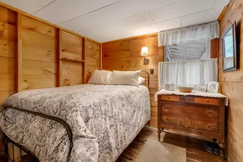 Bedroom - 986 Arnold Trl, Eustis, ME 04936 photo 1 of 4