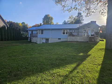 32 Taylor St, Lincoln, ME 04457