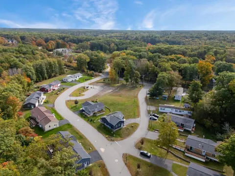 12 Seaglass Ln #12, Kittery, ME 03904