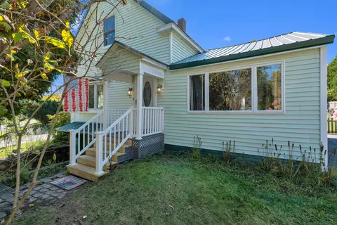 13 Johnson St, Lewiston, ME 04240