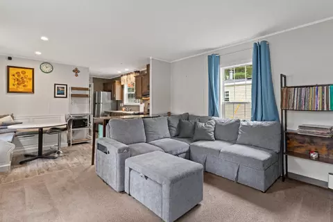 24 Primrose Ln, Brunswick, ME 04011