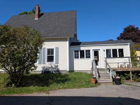 63 Cedar St, Rockland, ME 04841