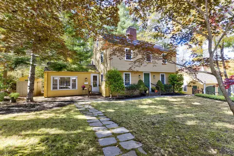 12 Locksley Rd, Cape Elizabeth, ME 04107