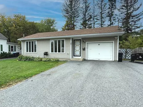 82 Leavitt Ave, Lewiston, ME 04240