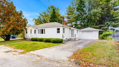 8 Highland Ave, Lewiston, ME 04240