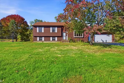 37 Meadow Ln, Auburn, ME 04210