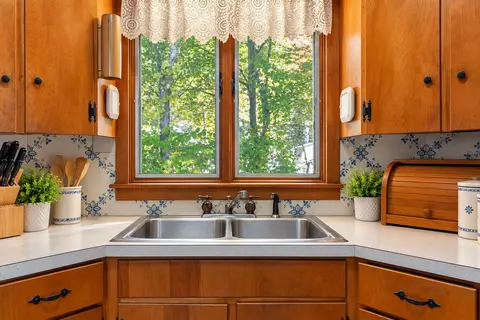 Kitchen - 41 Middlesex Rd, Topsham, ME 04086 photo 5 of 6