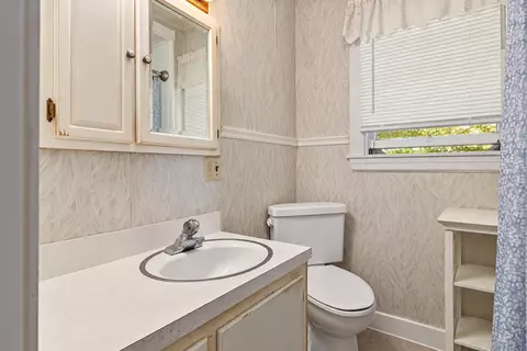 Bath - 41 Middlesex Rd, Topsham, ME 04086 photo 1 of 2