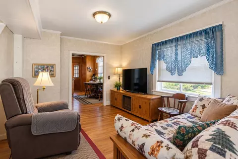 Living - 41 Middlesex Rd, Topsham, ME 04086 photo 2 of 2