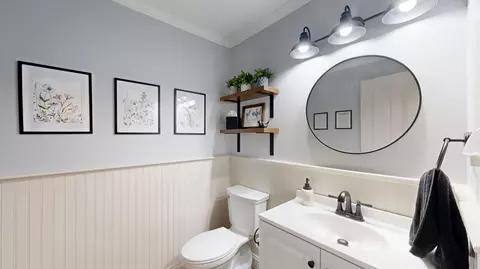 Bath - 33 Quarry Dr, Readfield, ME 04355 photo 2 of 12