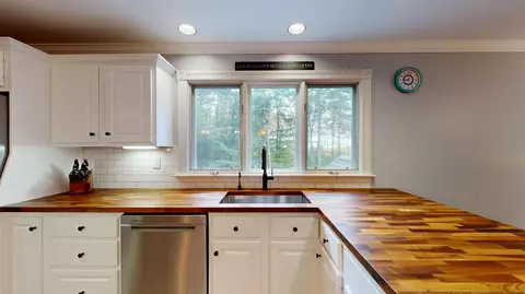 Kitchen - 33 Quarry Dr, Readfield, ME 04355 photo 4 of 15
