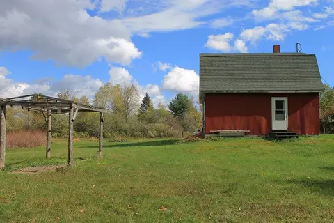 Exterior - 4 True Rd, Clinton, ME 04927 photo 5 of 6