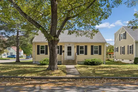 43 Edwards St, Portland, ME 04102