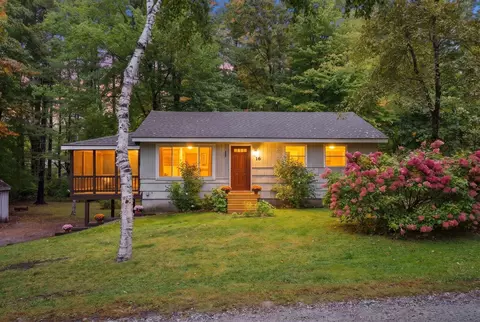 16 Hideaway Ln, Falmouth, ME 04105